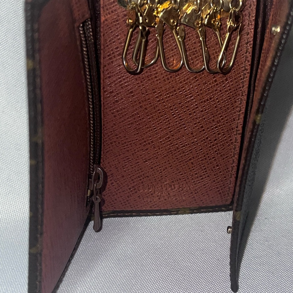 Louis Vuitton Monogram Key Holder with Gold Accents - Picture 2 of 9